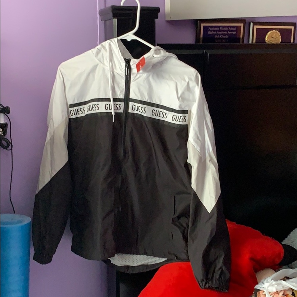 NEW GUESS WINDBREAKER